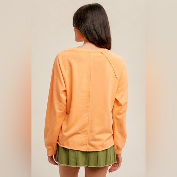 #22 🩷 🧡 **2 COLORS **V NECK ASYMMETRICAL SWEATSHIRT - Picture 4 of 7